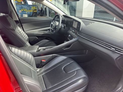 Used 2025 Hyundai Elantra Limited image 10