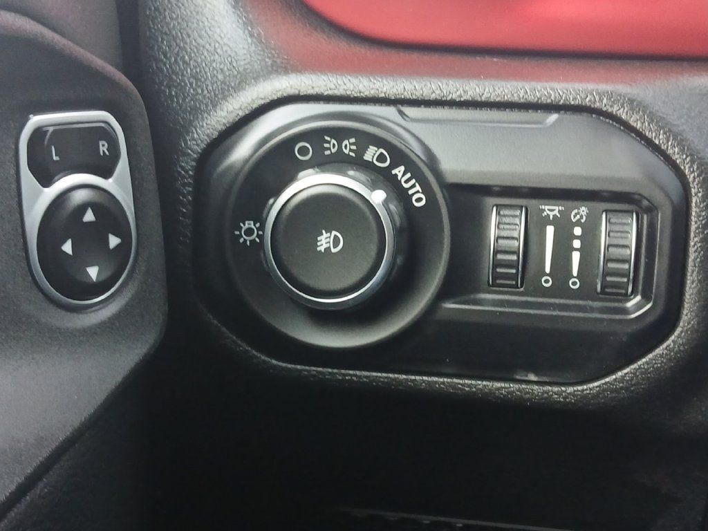 Used 2020 Jeep Wrangler Unlimited Rubicon AWD/4WD image 12