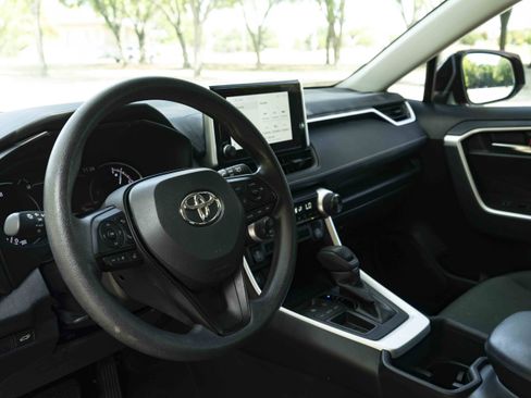 Used 2024 Toyota RAV4 XLE w/ Convenience Package FWD image 16