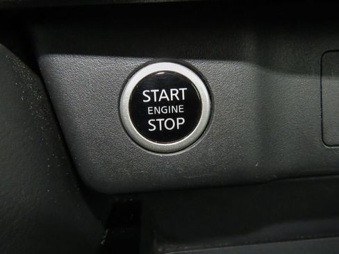 Used 2023 Nissan Rogue SV image 12