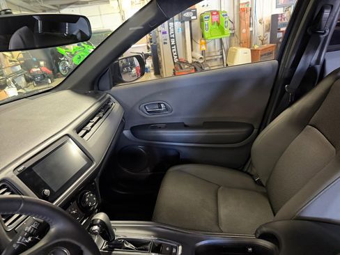 Used 2019 Honda HR-V Sport image 28