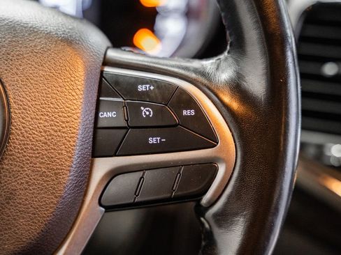 Used 2019 Jeep Grand Cherokee Laredo w/ Security & Convenience Group image 32