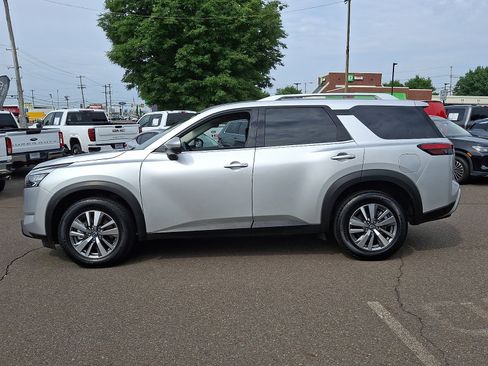 Used 2025 Nissan Pathfinder SL AWD/4WD image 7