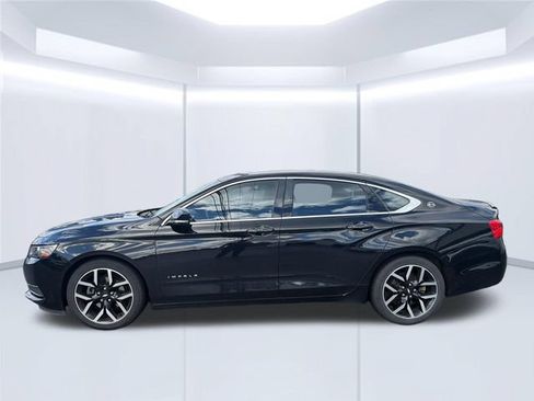 Used 2017 Chevrolet Impala LT FWD image 2
