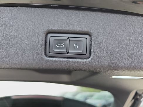 Used 2025 Audi Q5 Premium w/ Convenience Package AWD/4WD image 16
