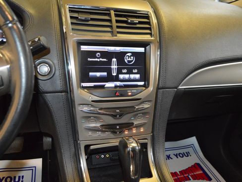 Used 2013 Lincoln MKX AWD image 19