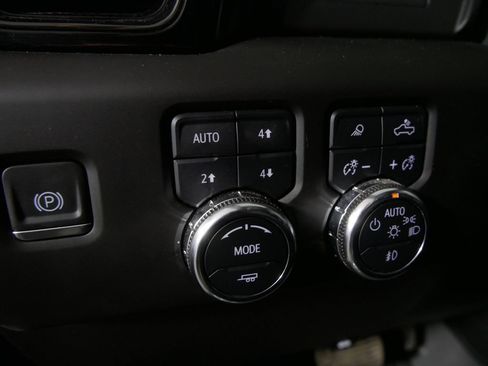 Used 2024 GMC Sierra 1500 AT4 w/ AT4 Premium Package AWD/4WD image 17