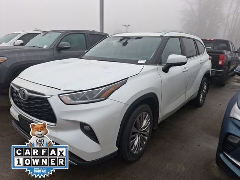 Used 2022 Toyota Highlander Platinum image 1