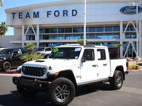 Used 2025 Jeep Gladiator Mojave AWD/4WD image 2