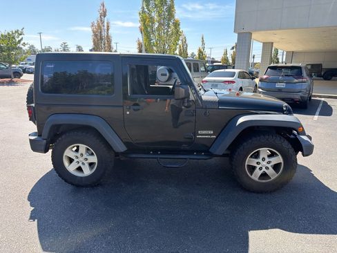 Used 2017 Jeep Wrangler Sport w/ Quick Order Package 24S AWD/4WD image 6