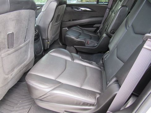 Used 2017 Cadillac Escalade Platinum image 10