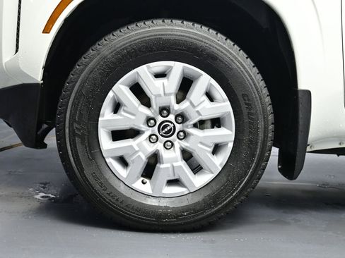 Used 2022 Nissan Frontier SV image 41