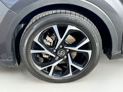 Used 2021 Toyota C-HR XLE image 38