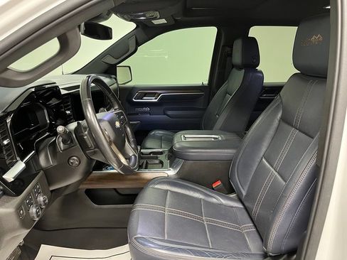 Used 2022 Chevrolet Silverado 1500 High Country w/ High Country Premium Package AWD/4WD image 21