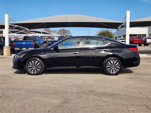 Used 2023 Nissan Altima 2.5 SV image 4