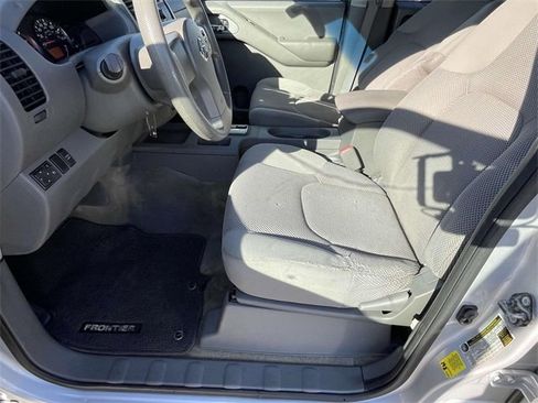Used 2012 Nissan Frontier SV image 13