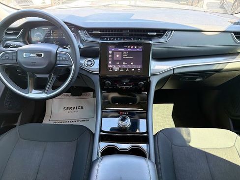 Used 2023 Jeep Grand Cherokee L Laredo image 18