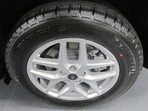 New 2024 Ford Edge SEL w/ Convenience Package image 11