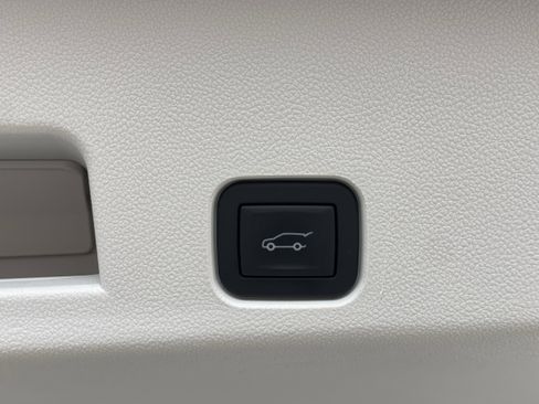 Certified 2025 GMC Acadia Denali w/ Super Cruise Package image 11