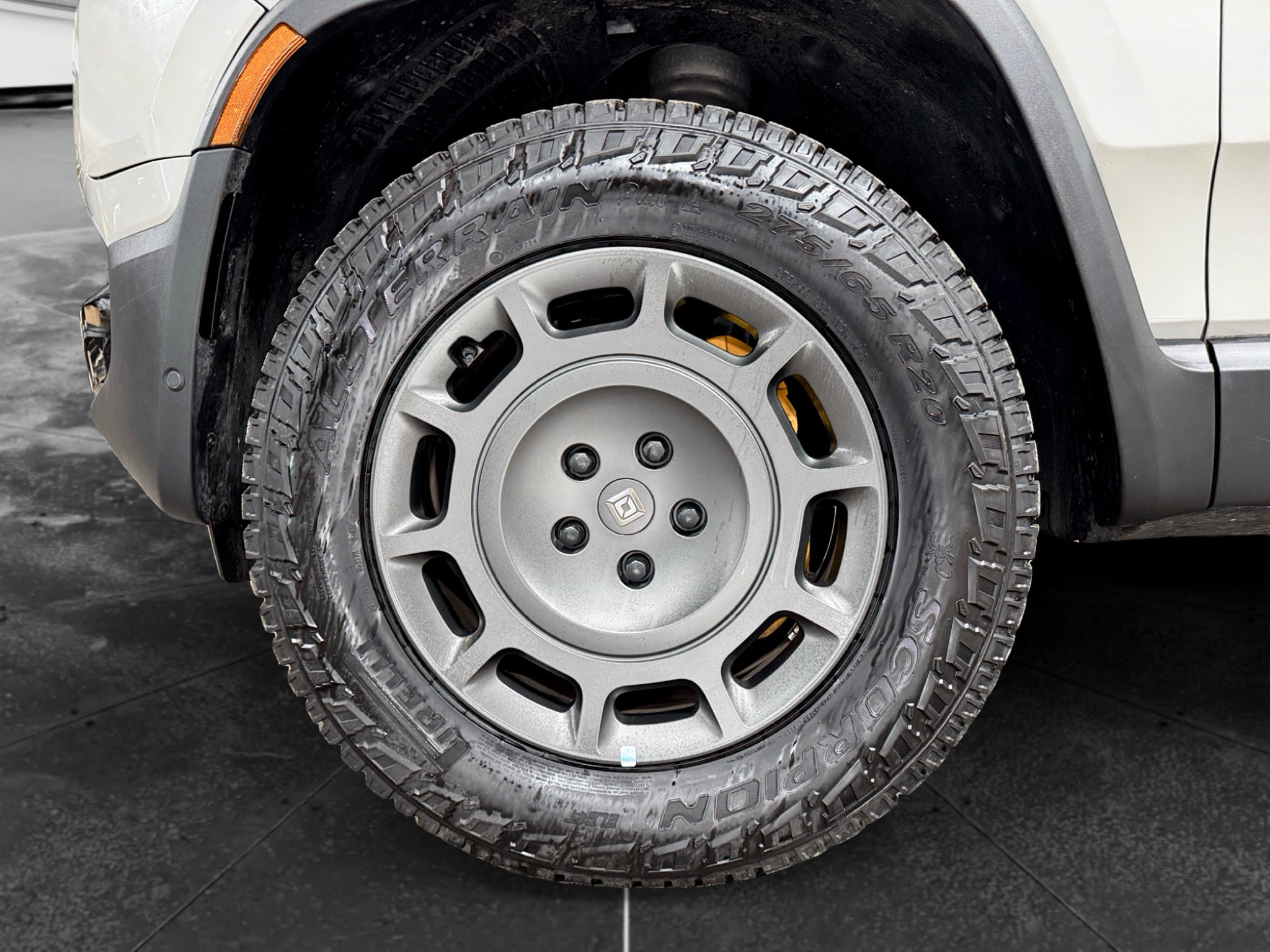 Used 2025 Rivian R1S Premium Dual AWD/4WD image 30