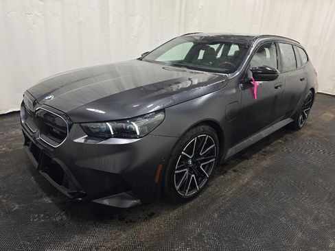 Used 2025 BMW M5 Touring image 3