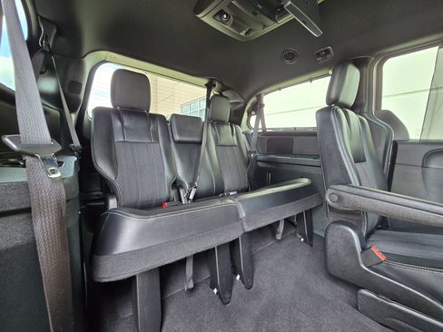 Used 2015 Chrysler Town & Country S w/ Driver Convenience Group FWD image 45