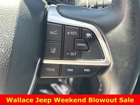 Used 2022 Toyota Highlander XLE image 26