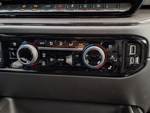 Used 2025 Chevrolet Silverado 2500 ZR2 w/ Technology Package image 31