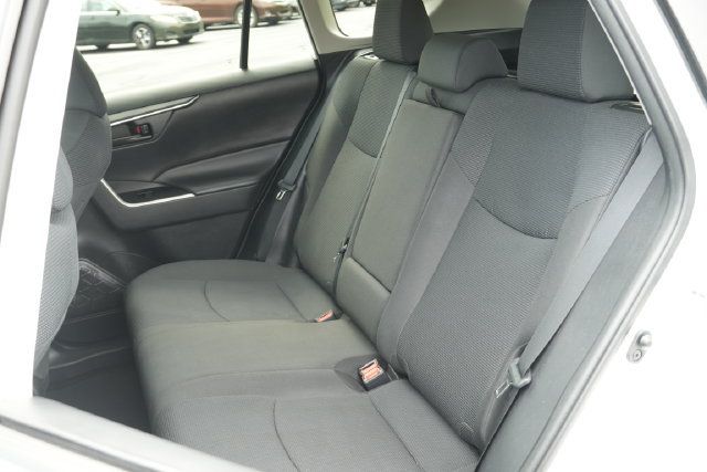 Used 2021 Toyota RAV4 LE FWD image 15