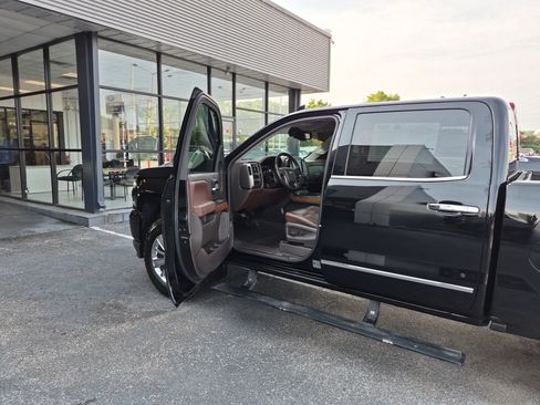 Used 2018 Chevrolet Silverado 1500 High Country AWD/4WD image 11