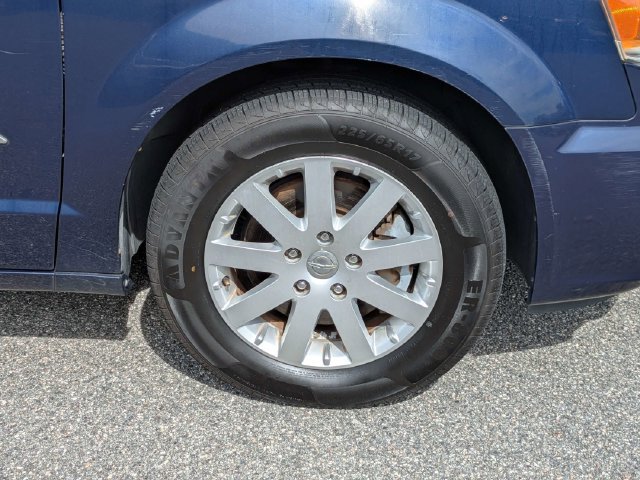 Used 2015 Chrysler Town & Country Touring FWD image 14