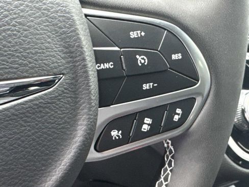 New 2025 Chrysler Pacifica Select FWD image 30