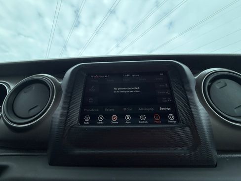 Used 2018 Jeep Wrangler Unlimited Sport S image 31