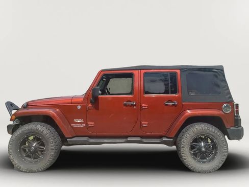 Used 2014 Jeep Wrangler Unlimited Sahara w/ Connectivity Group image 5