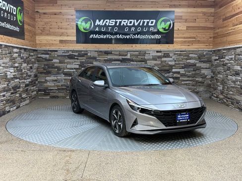 Used 2023 Hyundai Elantra SEL w/ Convenience Package image 2