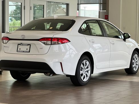 Used 2026 Toyota Corolla LE FWD image 4