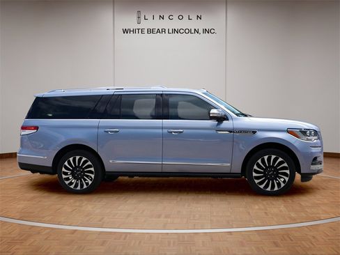 Used 2023 Lincoln Navigator L Black Label image 4
