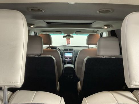 Used 2017 Ford Explorer Platinum image 25