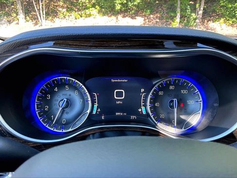 Certified 2023 Chrysler Pacifica Limited FWD image 10