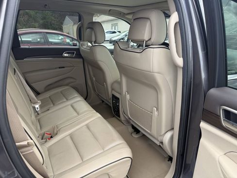 Used 2016 Jeep Grand Cherokee Overland AWD/4WD image 19