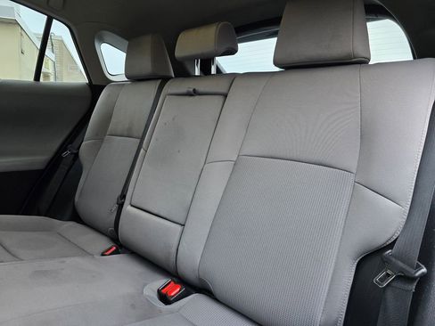 Used 2022 Toyota Venza LE image 19