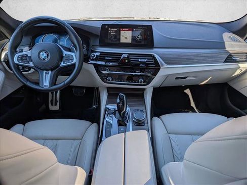 Used 2018 BMW 530e xDrive image 21