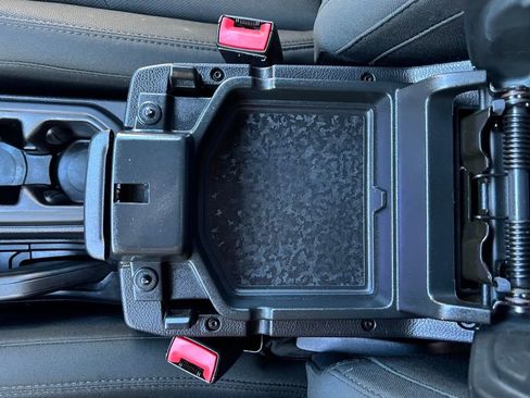 Used 2020 Jeep Wrangler Unlimited Sahara image 29