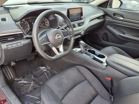 Used 2024 Nissan Altima 2.5 SV FWD image 18