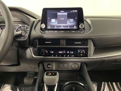 Certified 2026 Nissan Rogue SV FWD image 20
