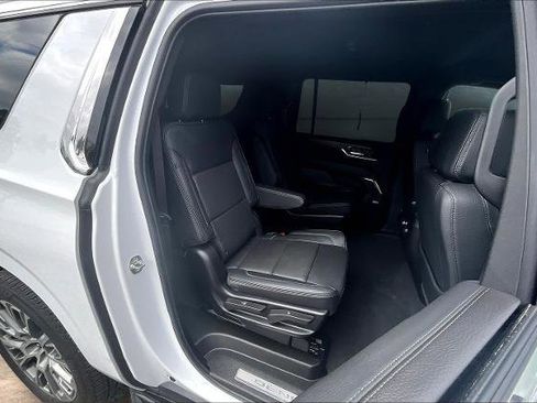 Used 2025 GMC Yukon XL Denali image 25