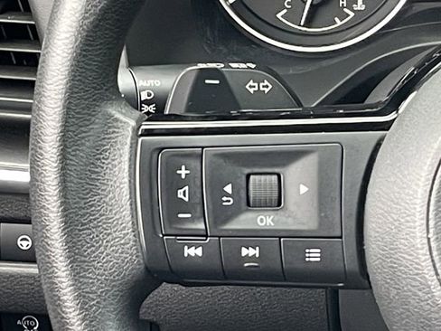 Used 2023 Nissan Rogue SV FWD image 13