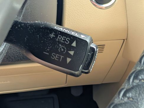 Used 2014 Toyota Highlander Limited FWD image 19