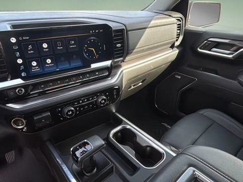 Used 2022 Chevrolet Silverado 1500 LTZ AWD/4WD image 24