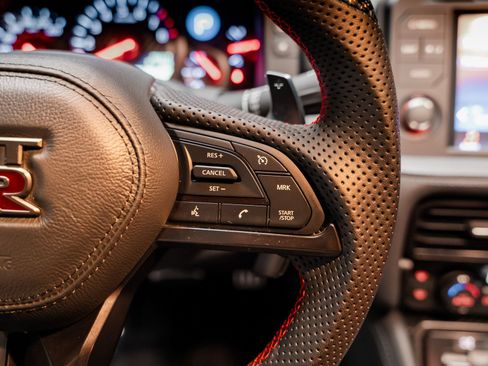 Used 2020 Nissan GT-R Premium w/ Premium Interior Package AWD/4WD image 50